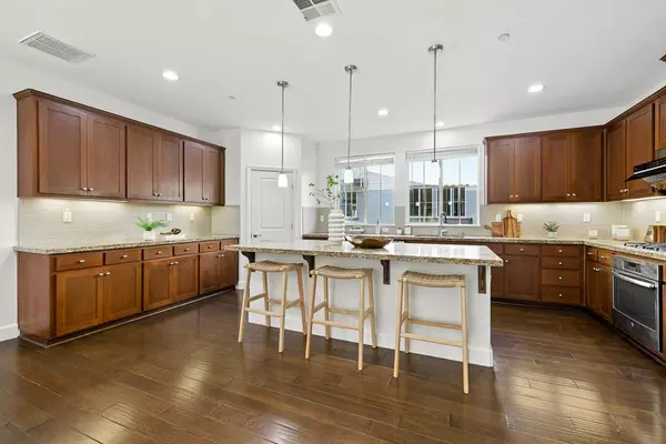Sunnyvale, CA 94087,541 Holthouse TER