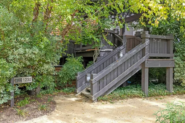 Menlo Park, CA 94025,1230 Sharon Park DR 62