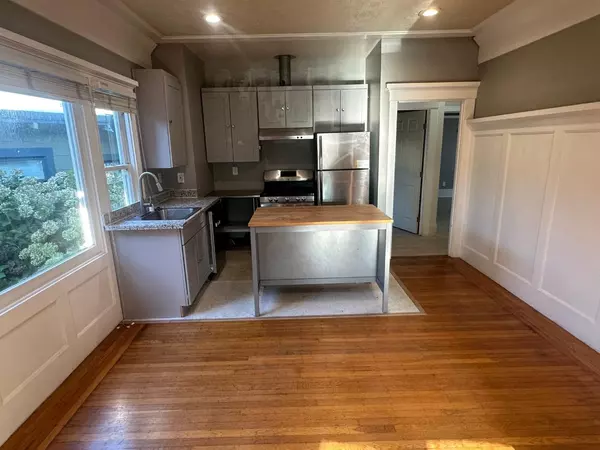 Oakland, CA 94609,5480 Vicente WAY