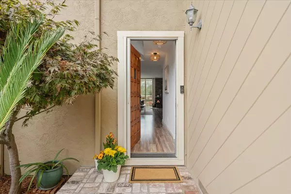Aptos, CA 95003,182 Hyannis CT
