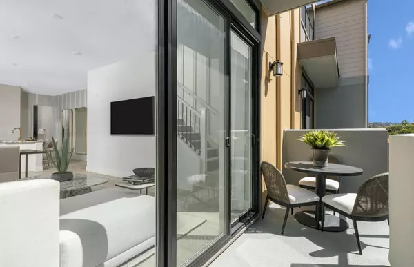 San Mateo, CA 94403,2440 Willow WAY