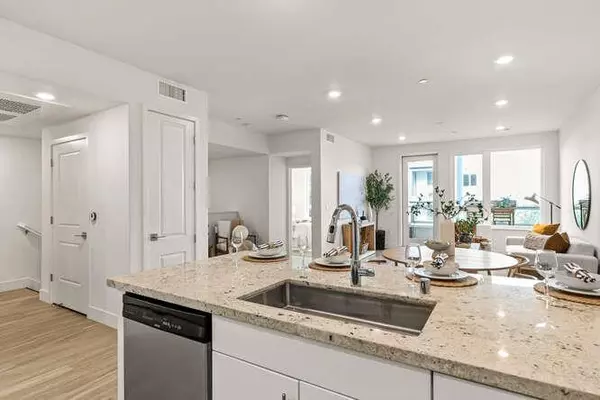 San Jose, CA 95123,5925 Charlotte DR 212