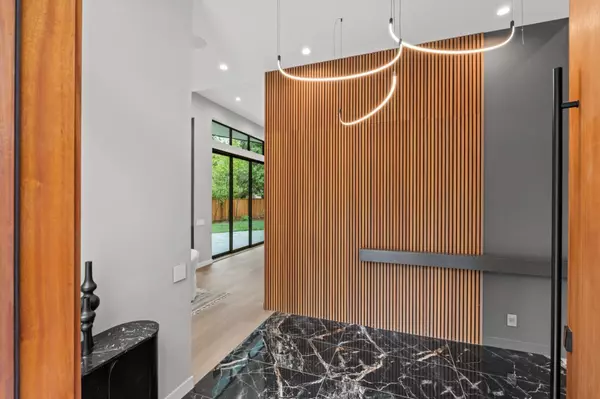 Palo Alto, CA 94301,90 Crescent DR