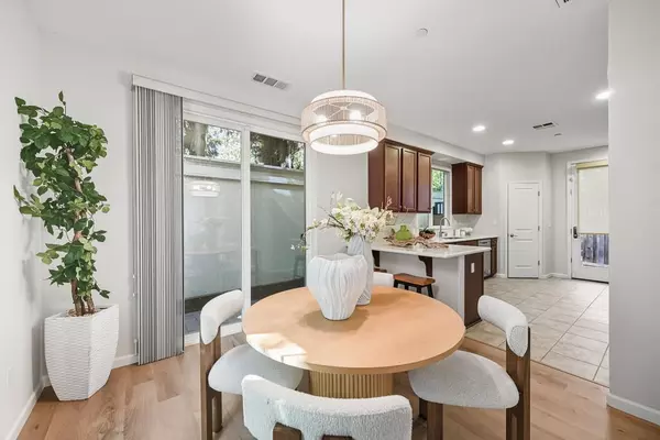Campbell, CA 95008,146 English Rose CIR