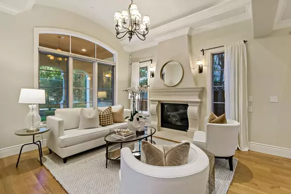 Palo Alto, CA 94301,627 Tennyson AVE