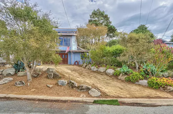 Pacific Grove, CA 93950,979 Syida DR