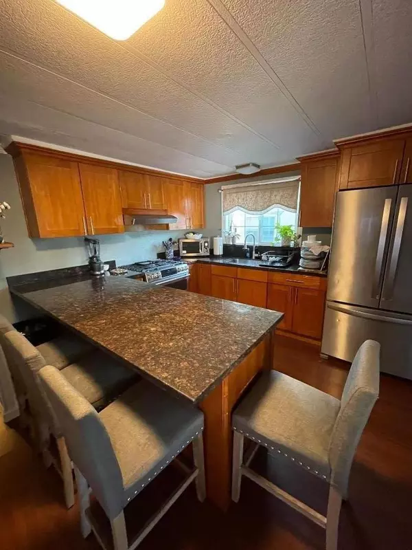 Redwood City, CA 94063,3499 E Bayshore RD 13