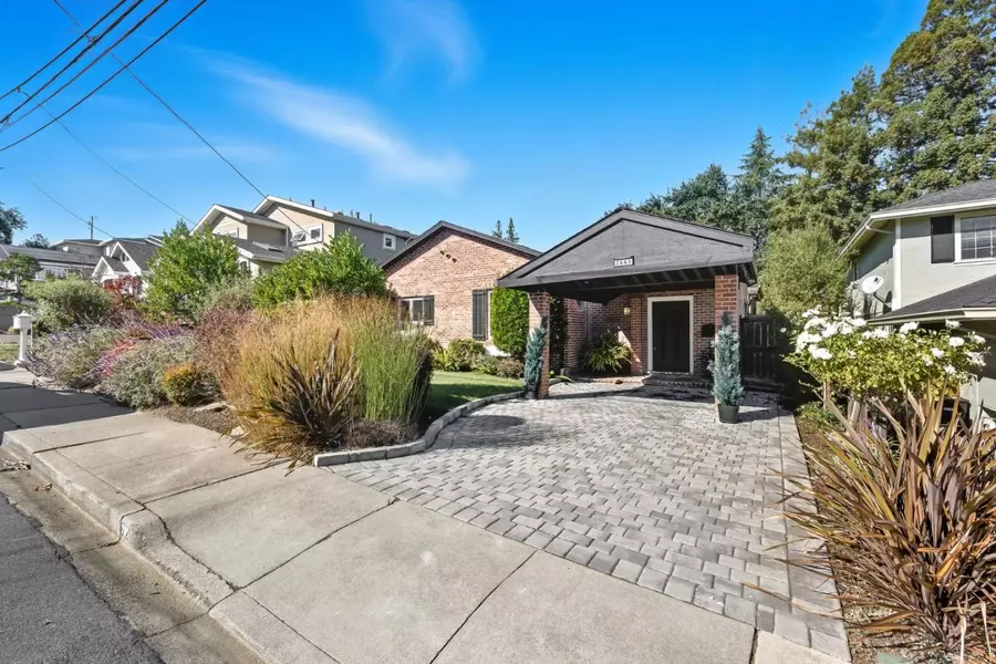 2662 Thornhill DR, San Carlos, CA 94070