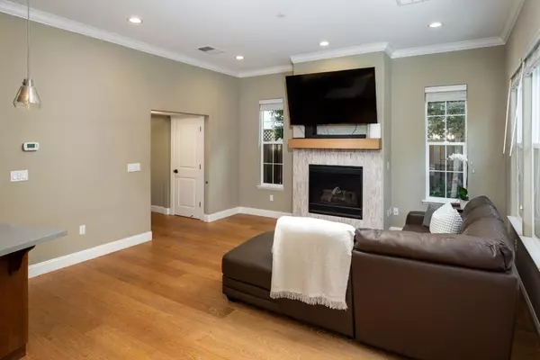 Redwood City, CA 94061,8 Kentfield CT