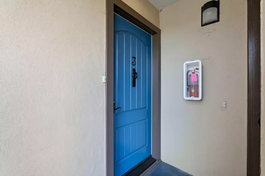 1217 Paloma AVE 3, Burlingame, CA 94010
