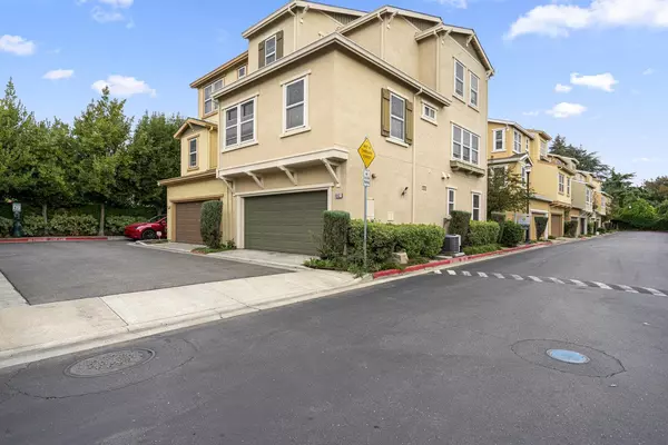 1042 Old Oak LN, Hayward, CA 94541