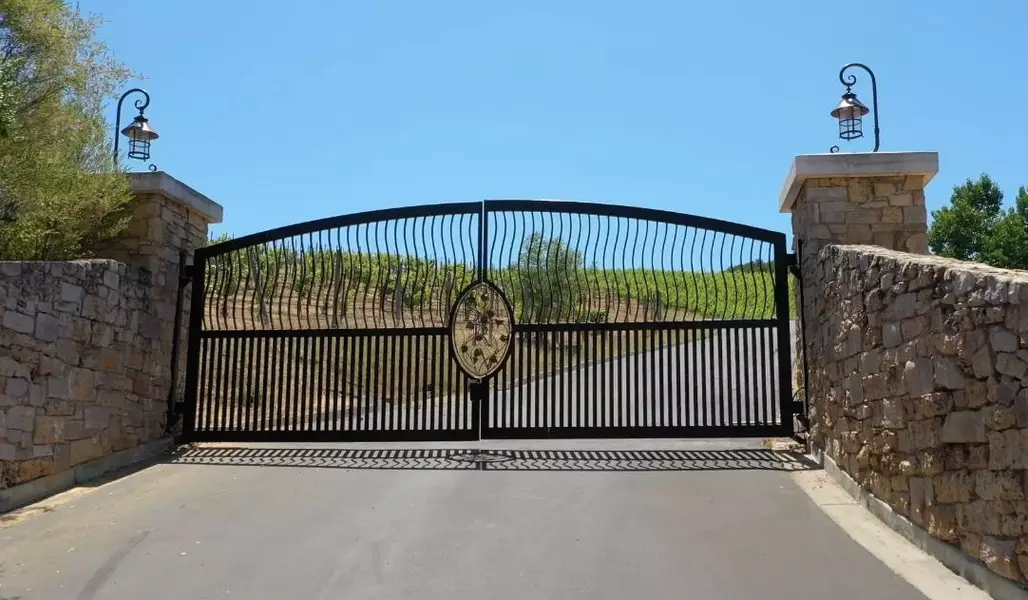 18570+ Black RD, Los Gatos, CA 95033