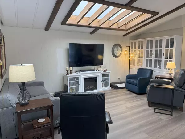 Sunnyvale, CA 94089,1225 Vienna DR 942