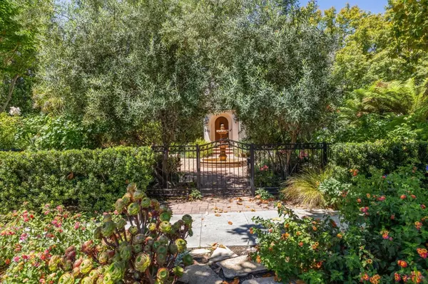 Palo Alto, CA 94301,590 Center DR