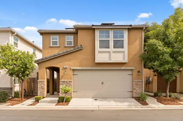 1403 Joy DR, Clovis, CA 93619