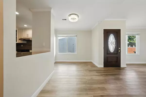 San Jose, CA 95121,2114 Bennighof CT