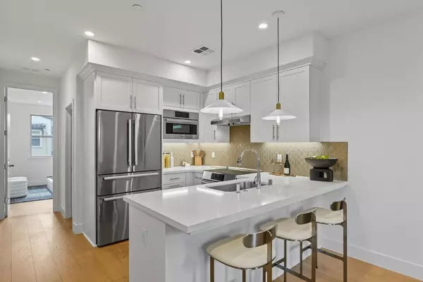 Mountain View, CA 94043,1387 W Middlefield RD