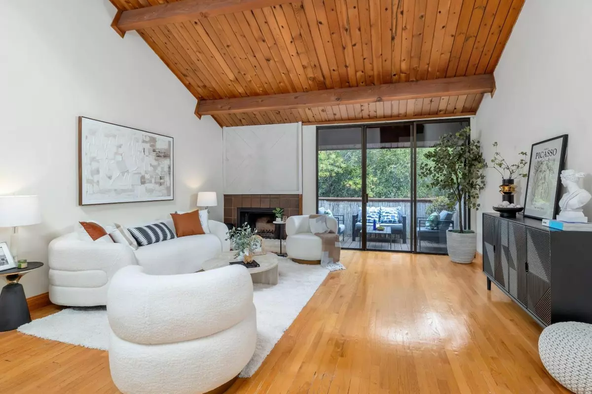 San Mateo, CA 94402,2369 Ticonderoga DR