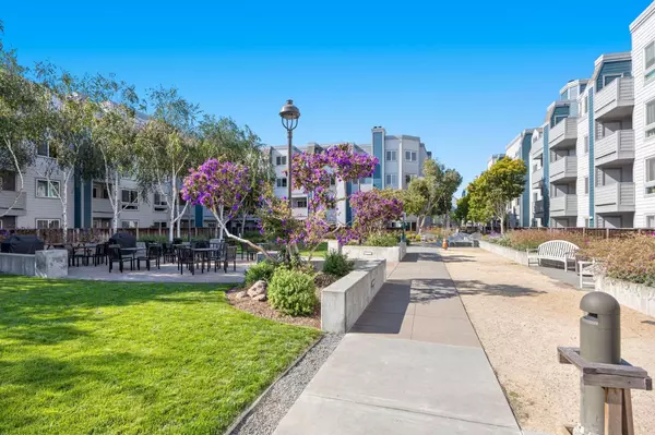 Emeryville, CA 94608,6400 Christie 2208