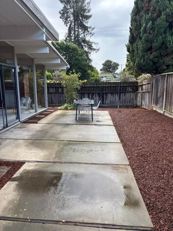Palo Alto, CA 94303,3946 Louis RD