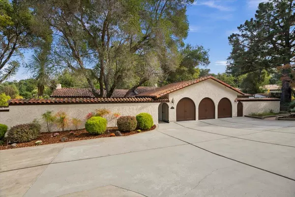 Saratoga, CA 95070,15390 Quito RD