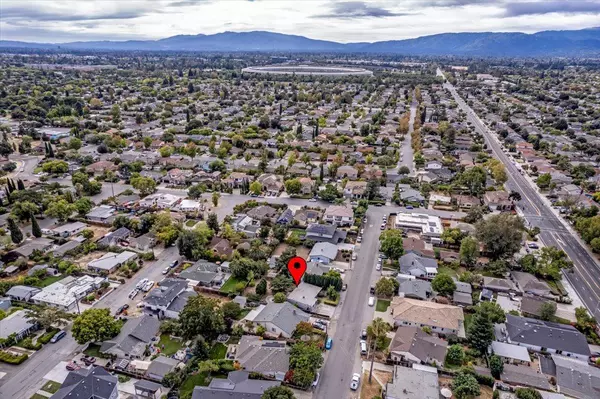 Sunnyvale, CA 94087,1472 Hampton DR