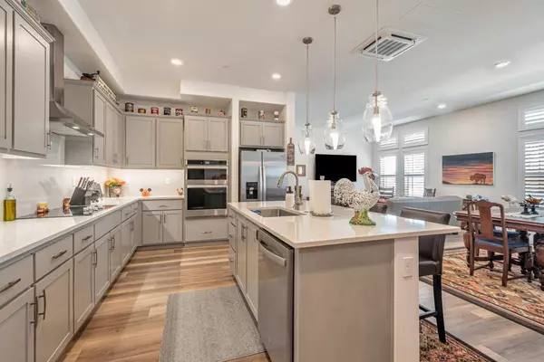 San Mateo, CA 94403,220 Waters Park CIR 201