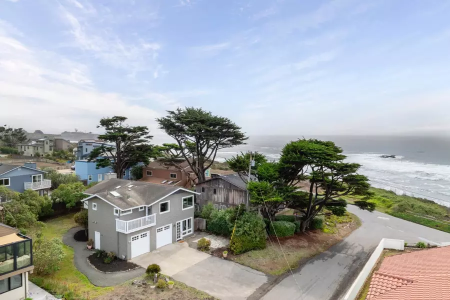 20 Madrone AVE, Moss Beach, CA 94038