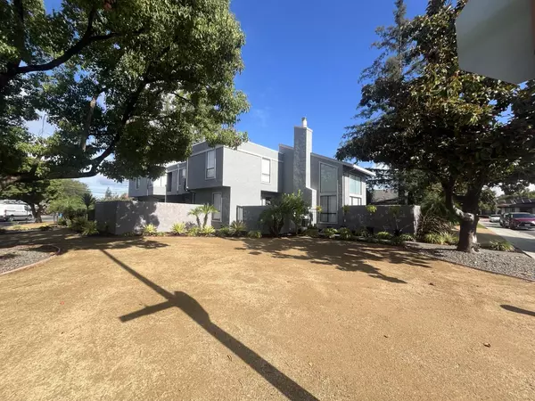 1 Doris CT, Redwood City, CA 94061