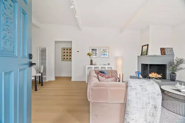 Pacifica, CA 94044,241 Hillside DR