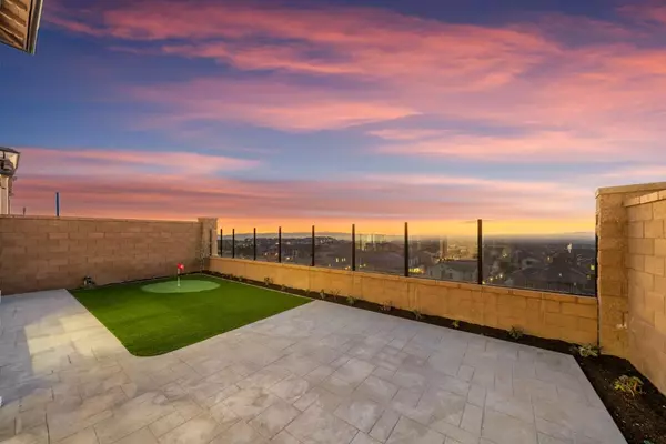 Irvine, CA 92618,100 Glydon