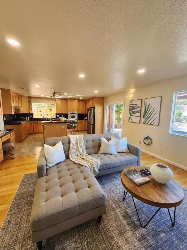 Cupertino, CA 95014,10161 Stern AVE