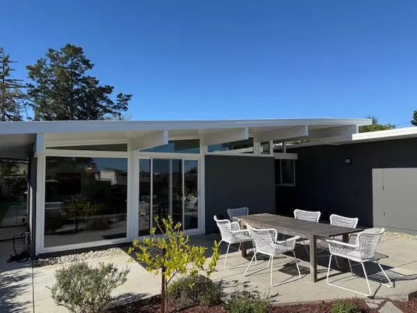 San Mateo, CA 94402,2068 New Brunswick DR