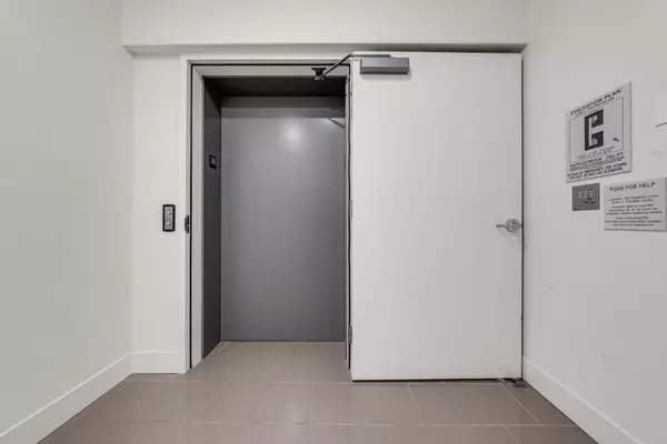 Foster City, CA 94404,769 Eppleton LN 302