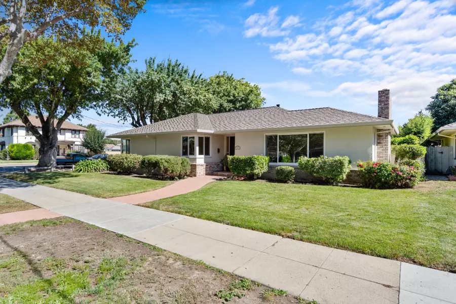 1001 Monterey ST, Hollister, CA 95023