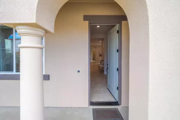 Marina, CA 93933,2962 Bluffs DR