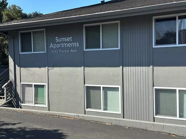 Pacific Grove, CA 93950,1042 Forest AVE