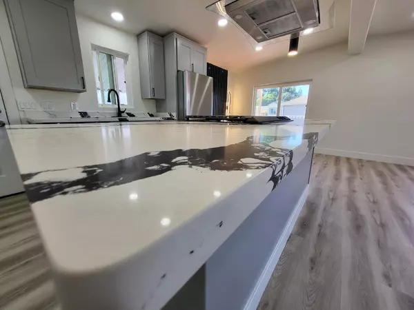 Mountain View, CA 94043,440 Moffett BLVD 61