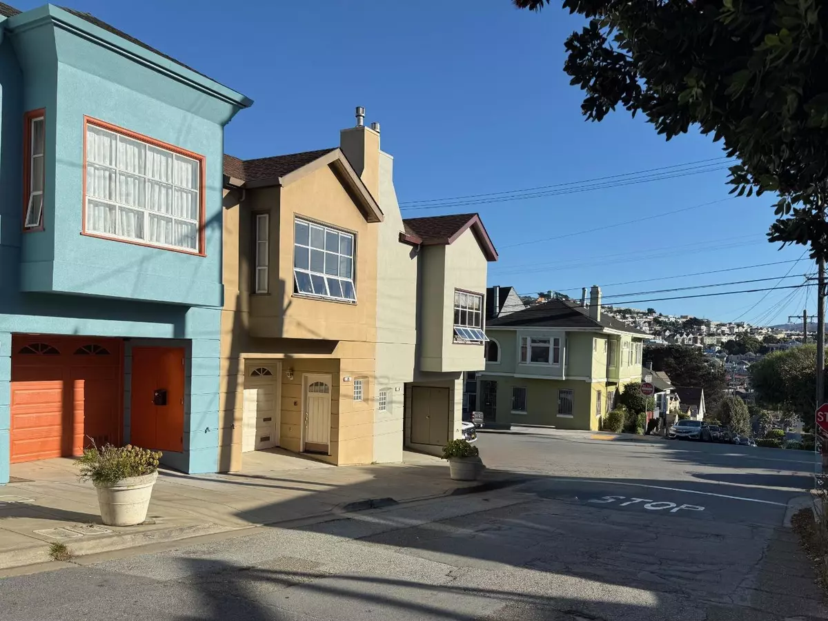 San Francisco, CA 94112,85 Rousseau ST