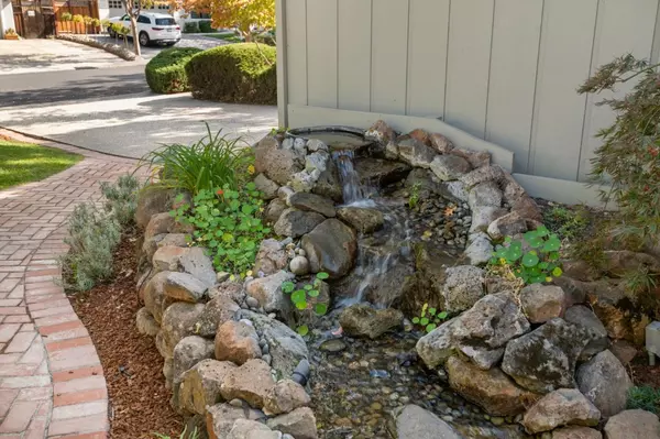 Los Gatos, CA 95032,115 Lansberry CT