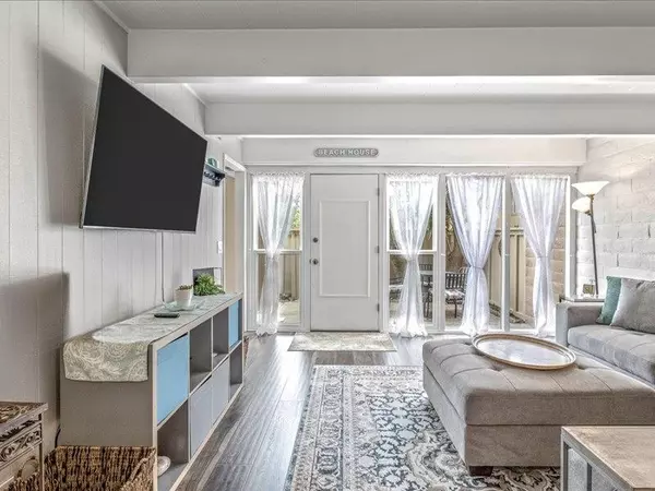 Monterey, CA 93940,451 Dela Vina AVE 405