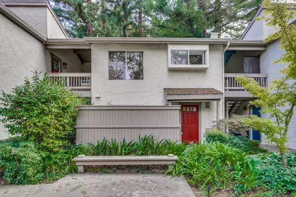 19423 Vineyard LN, Saratoga, CA 95070