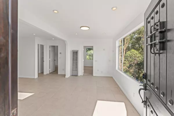 Brisbane, CA 94005,25 Gladys AVE