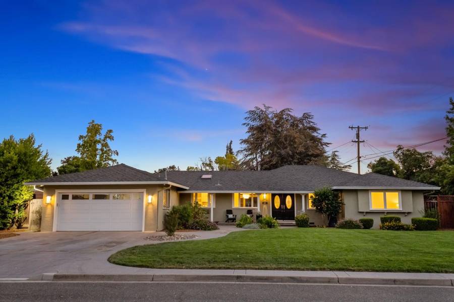 19920 Viewridge DR, Saratoga, CA 95070