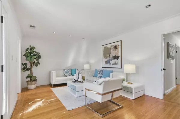 Cupertino, CA 95014,22081 Caroline DR