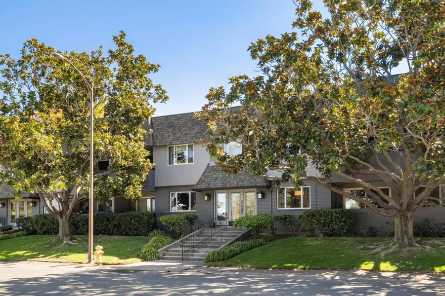 461 Burgess DR 4, Menlo Park, CA 94025