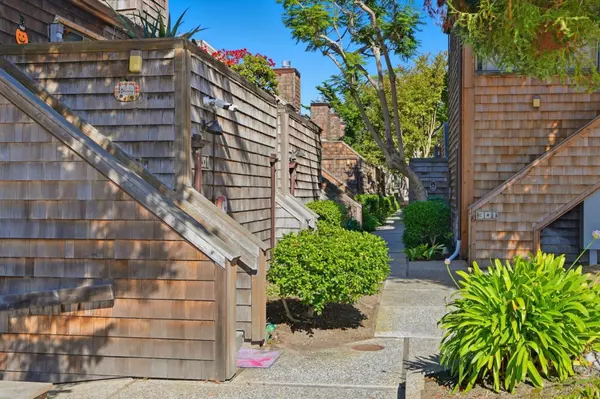 Monterey, CA 93940,461 Dela Vina AVE 103