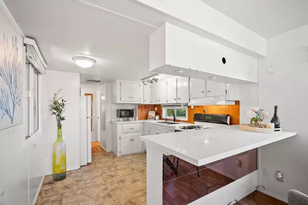 Santa Cruz, CA 95062,560 30th AVE 33