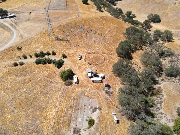 19967 Panoche RD, Paicines, CA 95043