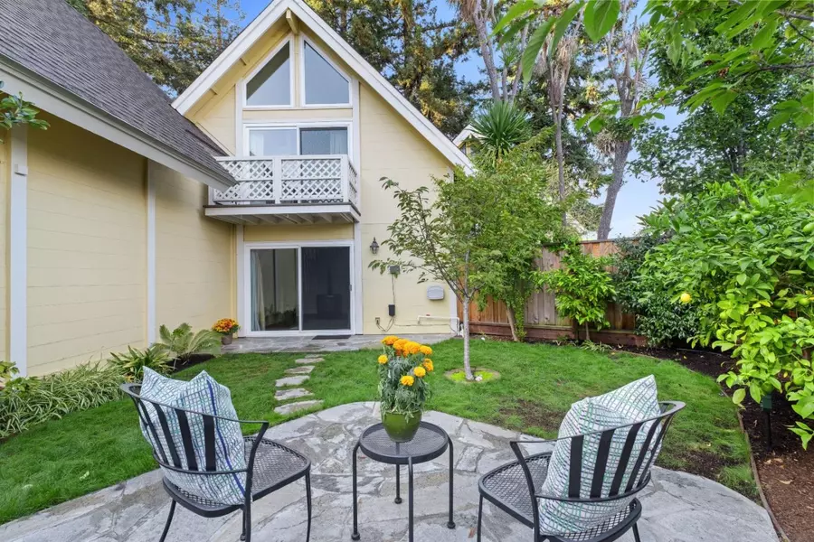 2524 W Middlefield RD, Mountain View, CA 94043